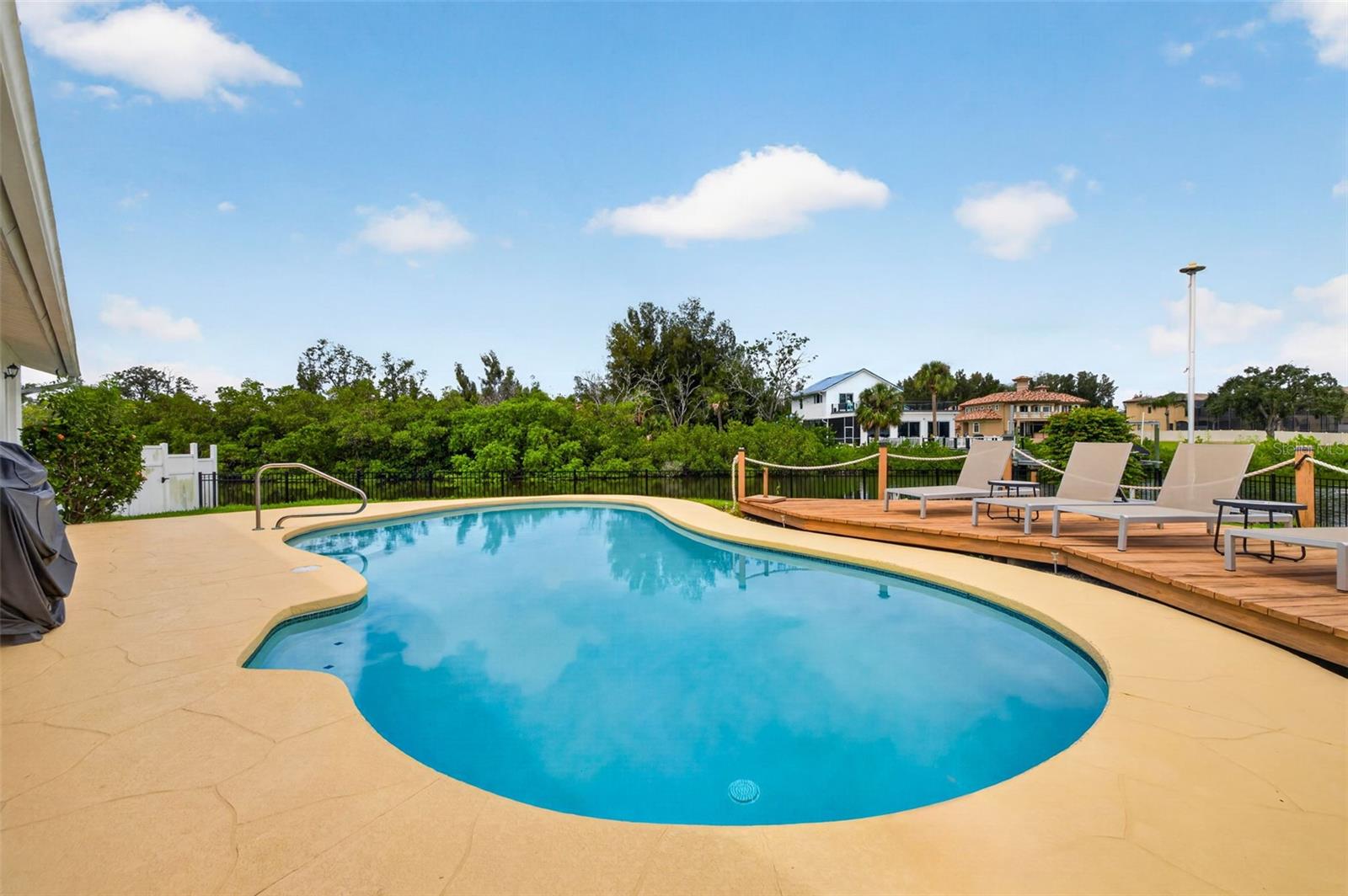 8727 BAY CREST LN — photo 32