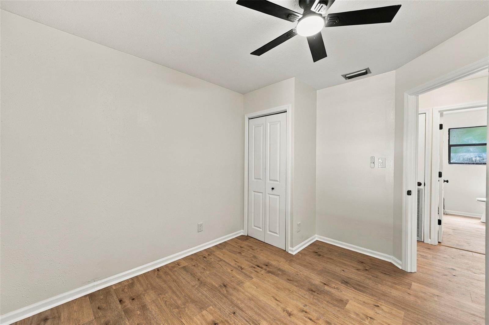 5405 S 79TH ST — photo 25