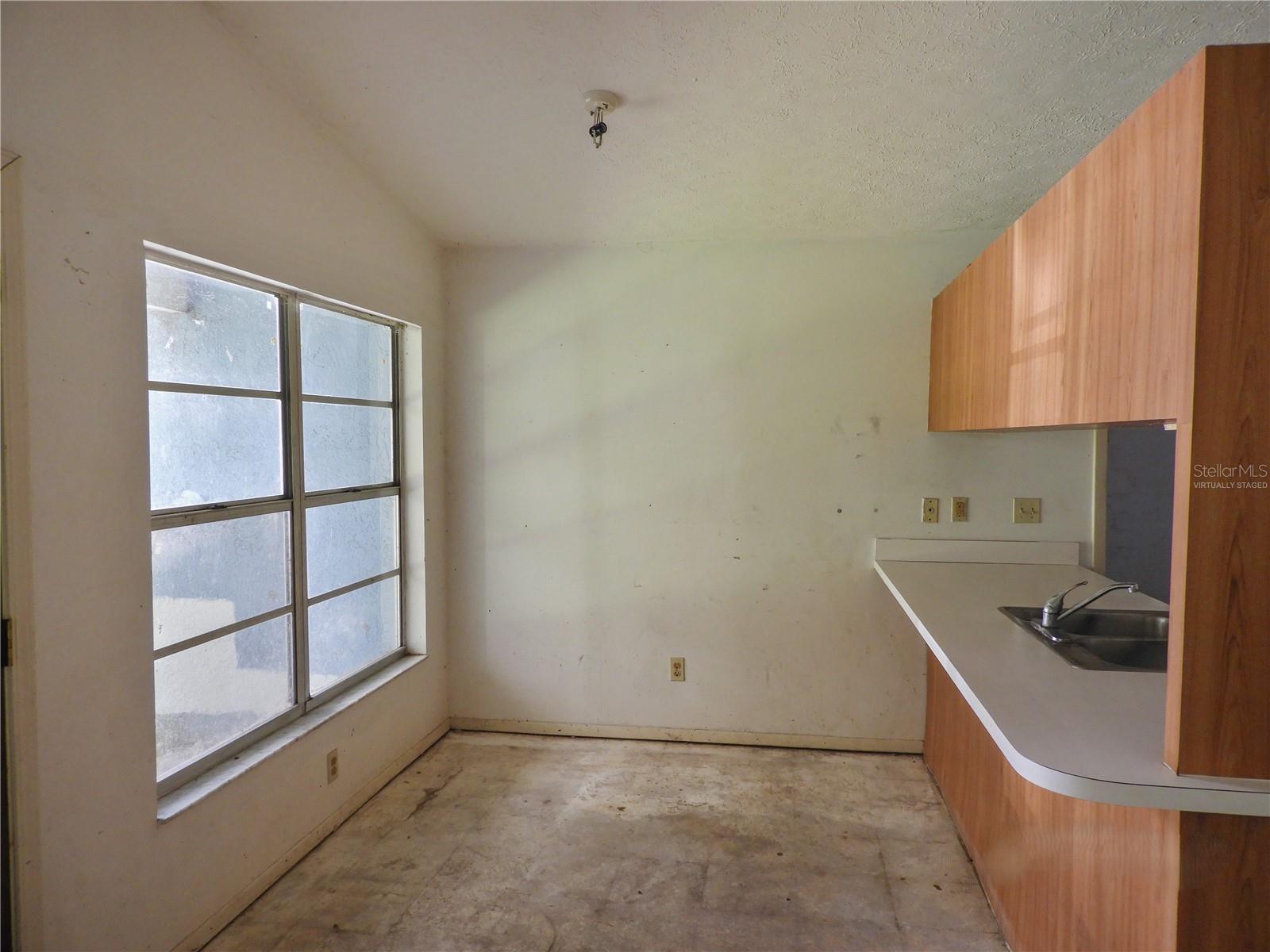 1211 NIAGARA ST — photo 2