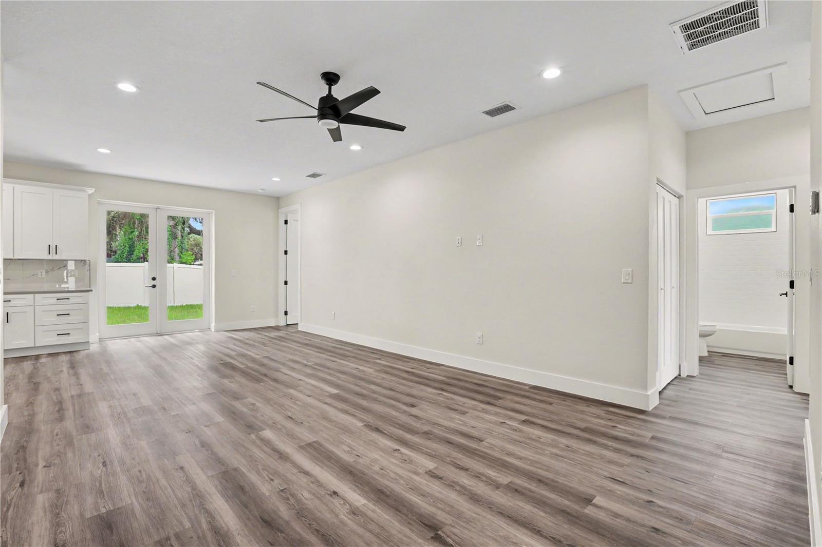 4013 E CURTIS ST — photo 11