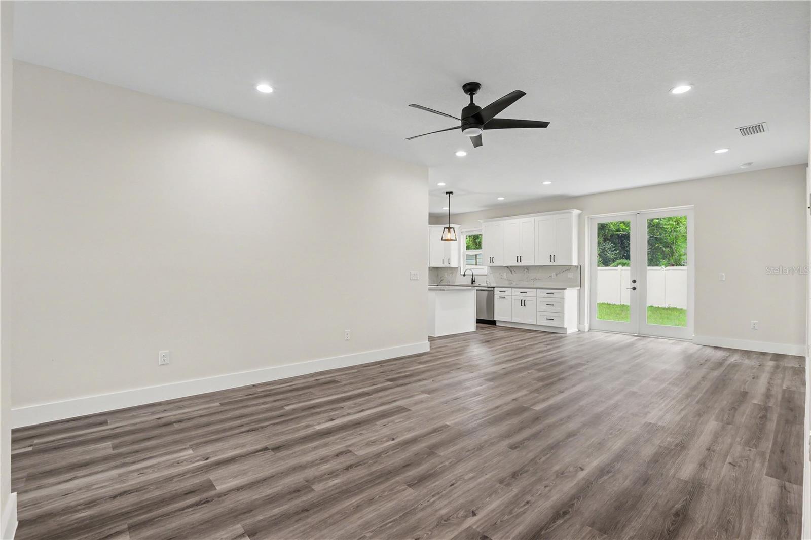 4013 E CURTIS ST — photo 5