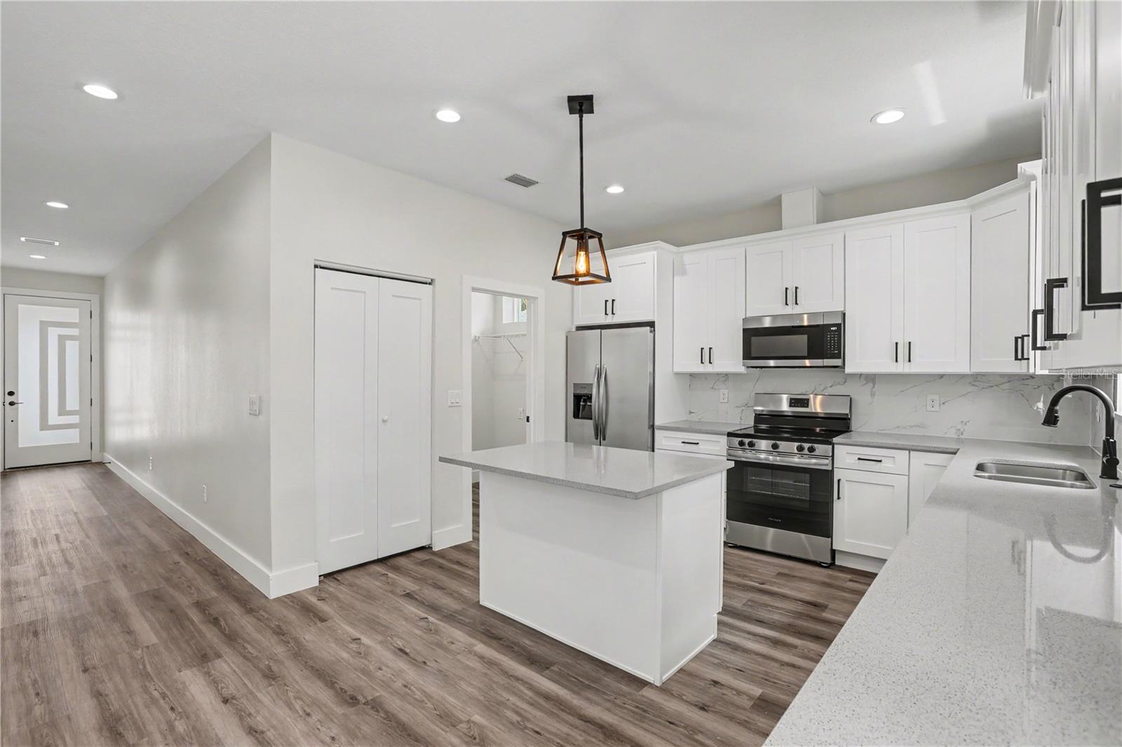 4013 E CURTIS ST — photo 9