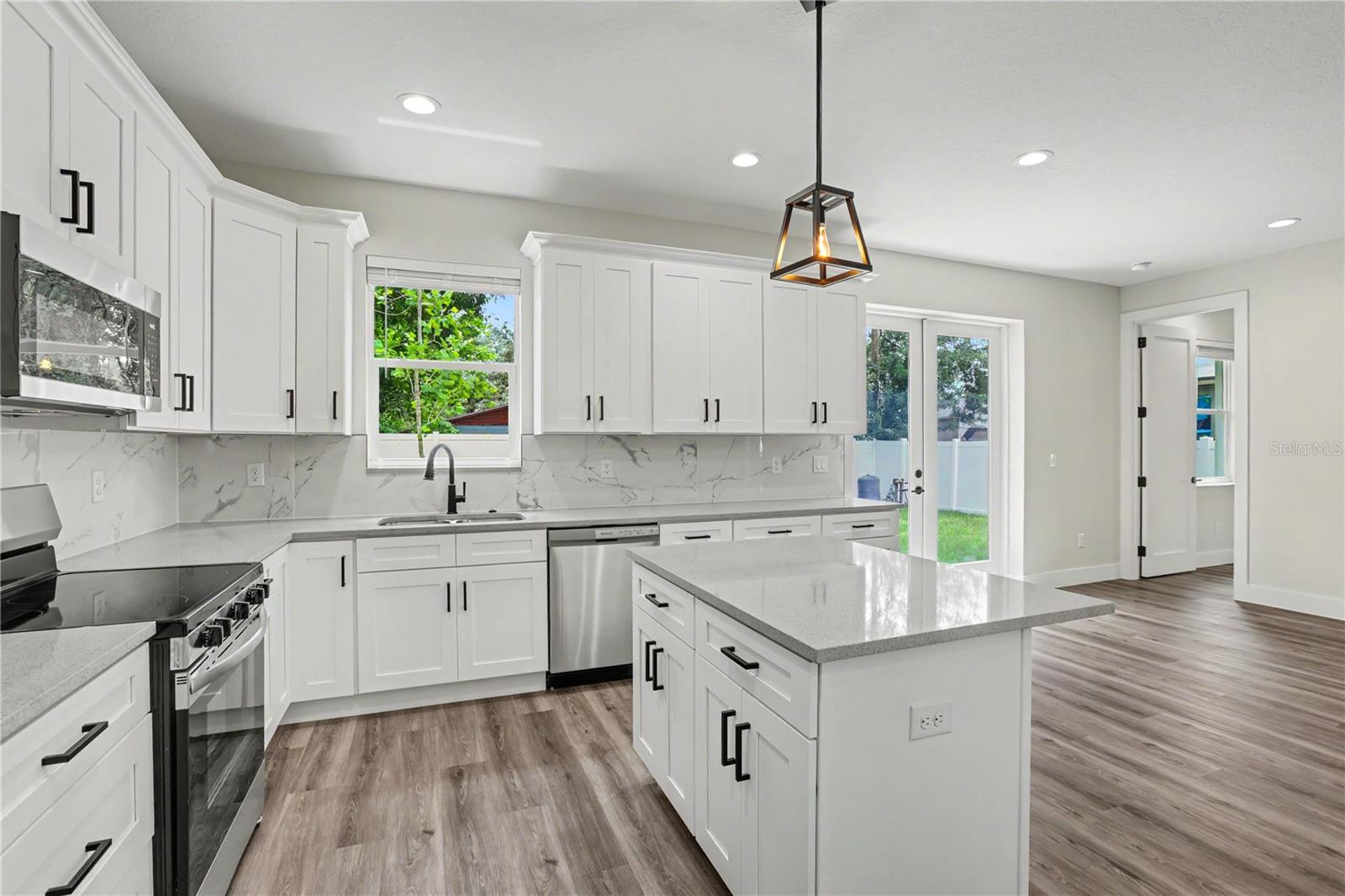 4013 E CURTIS ST — photo 10