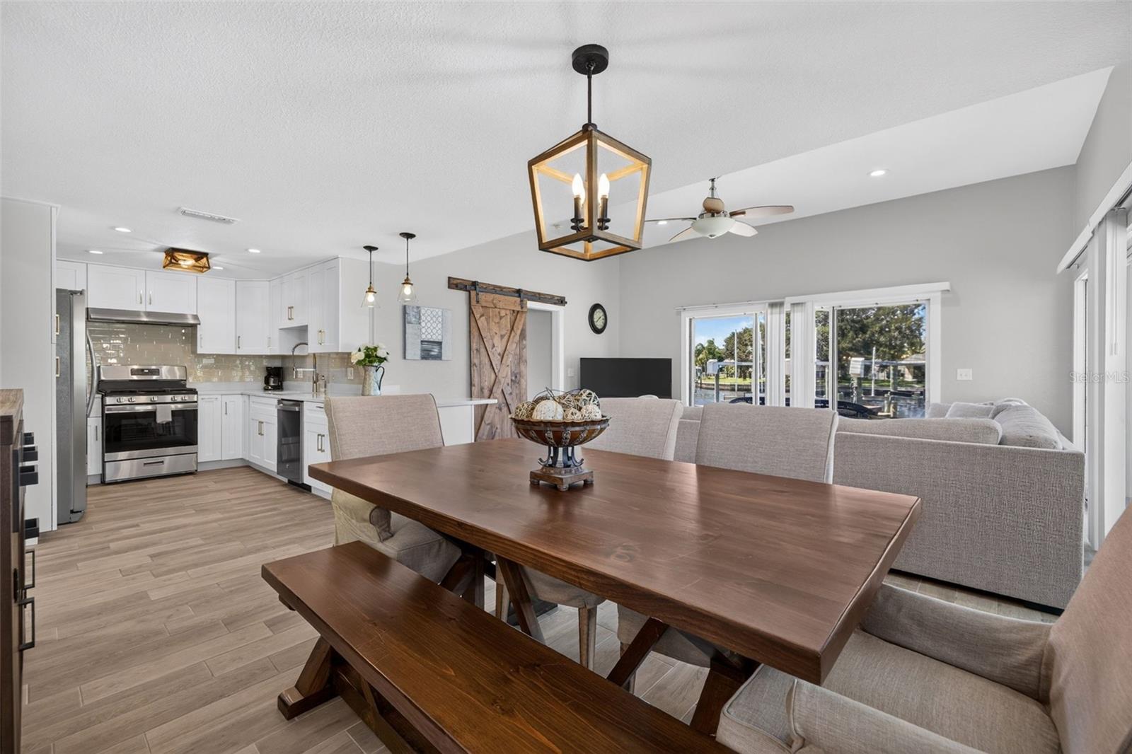 209 TALLAHASSEE DR NE — photo 15