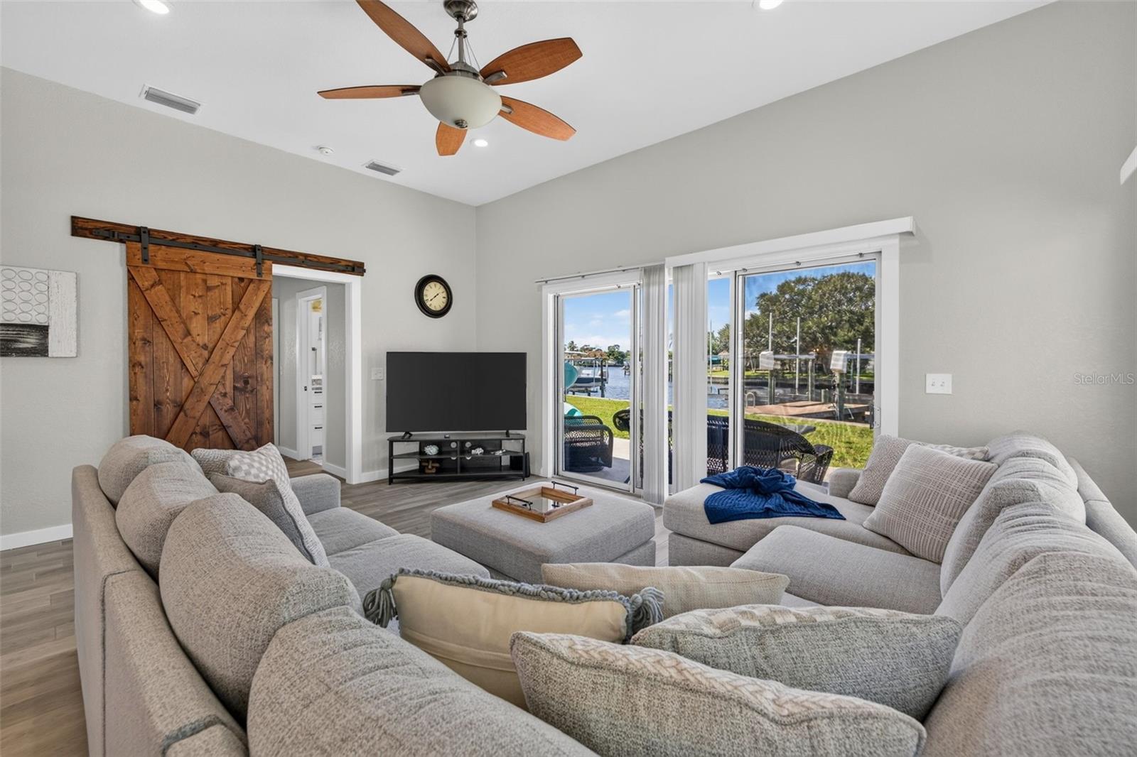 209 TALLAHASSEE DR NE — photo 17
