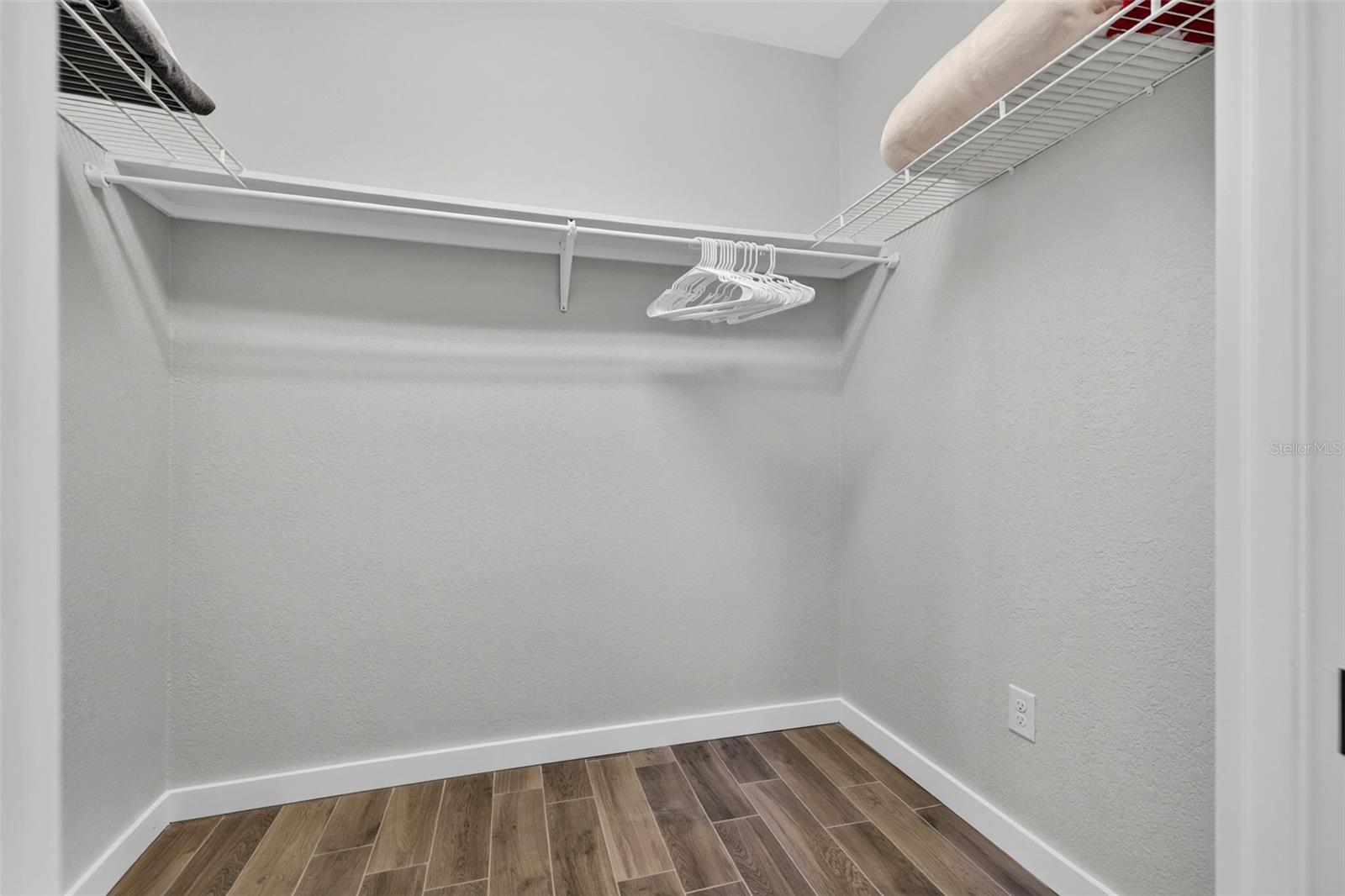 209 TALLAHASSEE DR NE — photo 22