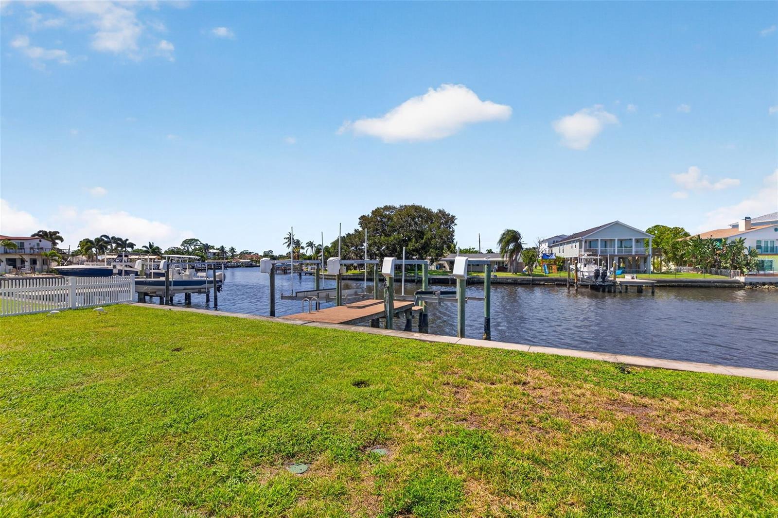 209 TALLAHASSEE DR NE — photo 30