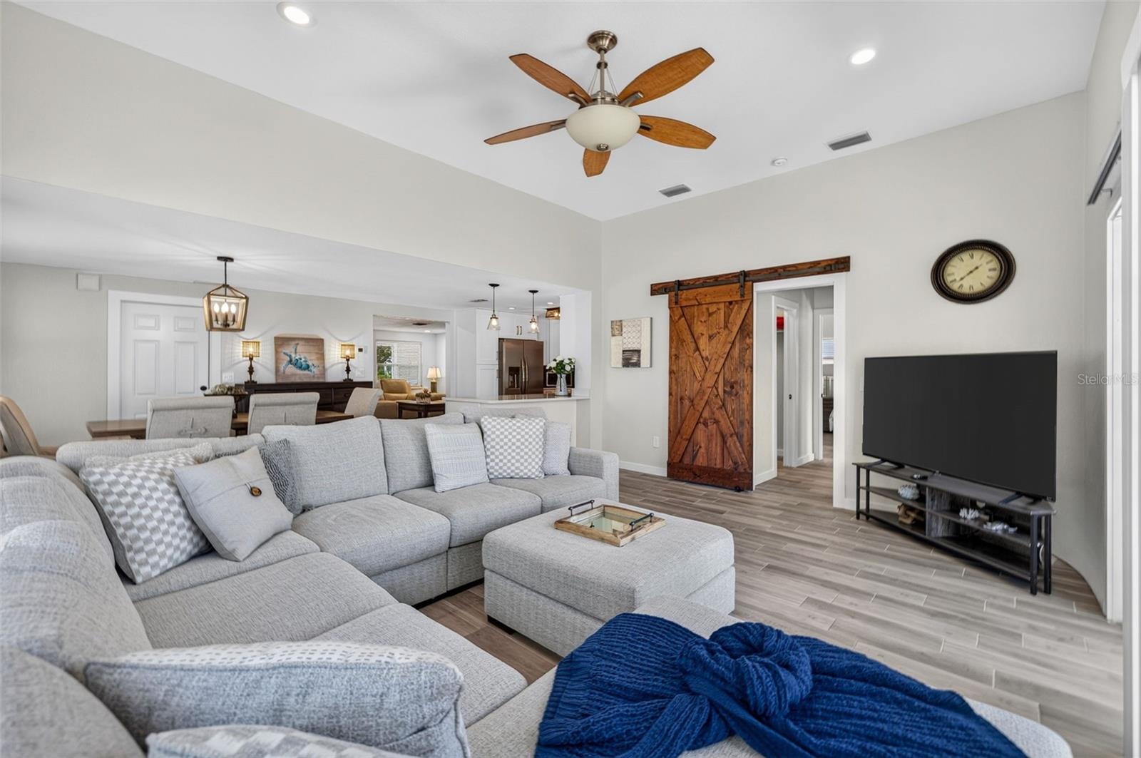 209 TALLAHASSEE DR NE — photo 16
