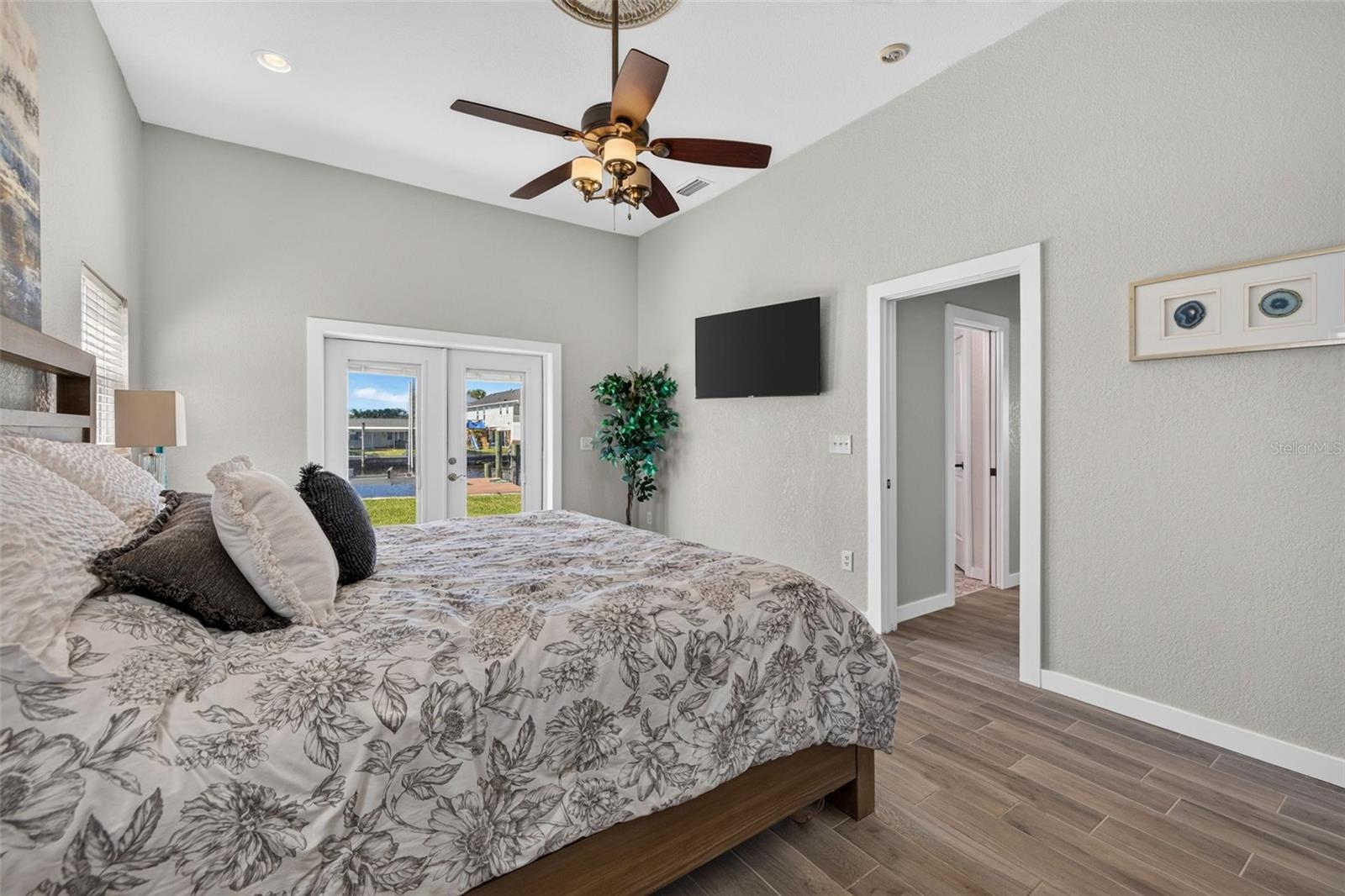 209 TALLAHASSEE DR NE — photo 20