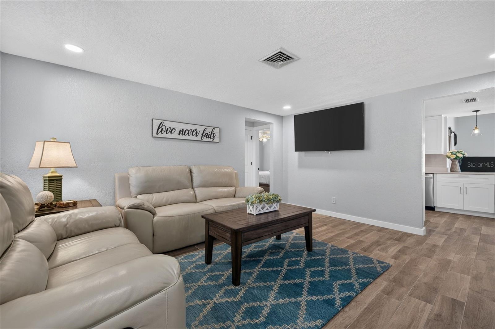 209 TALLAHASSEE DR NE — photo 5