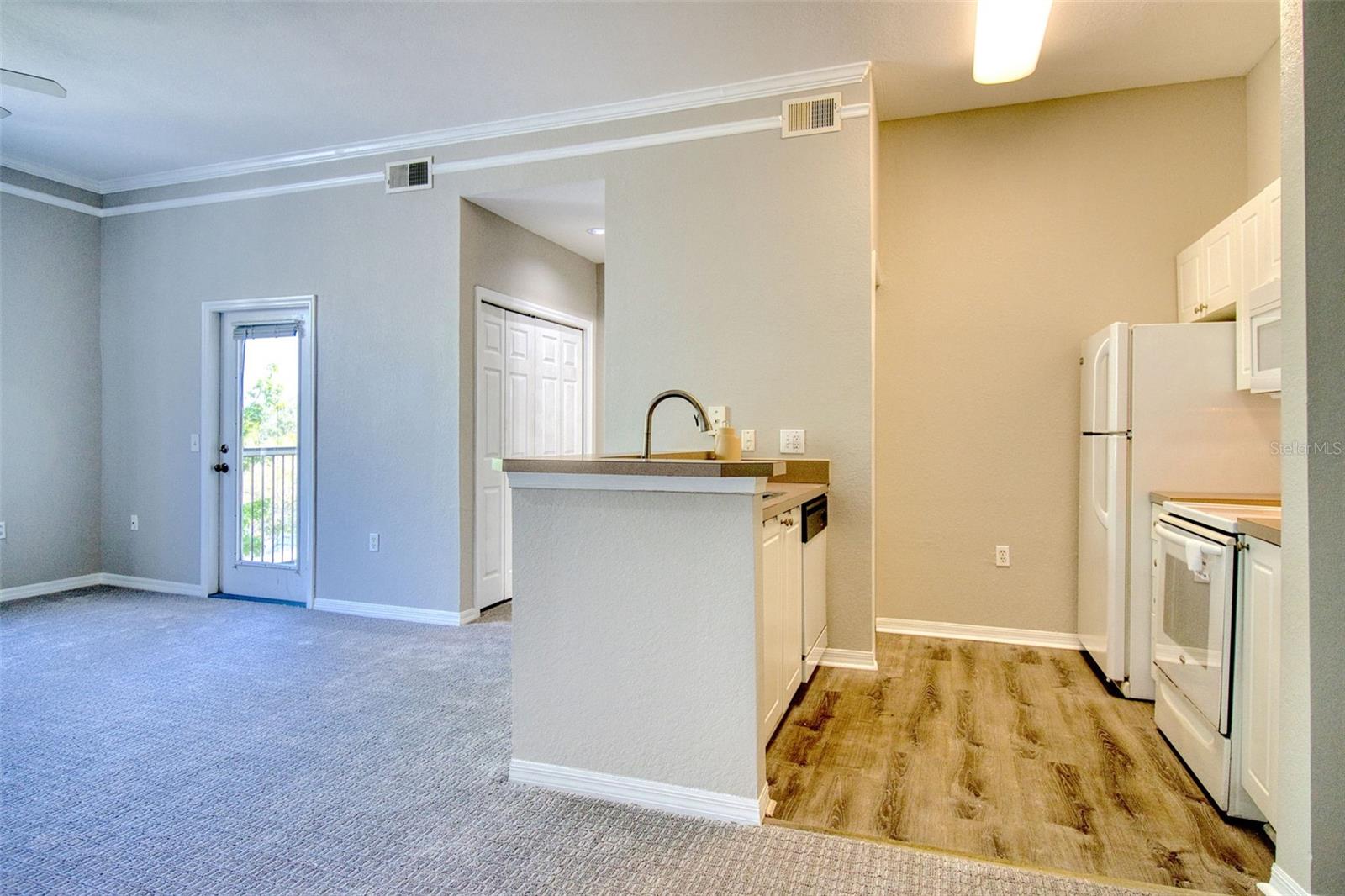 5146 NORTHRIDGE RD #303 — photo 3