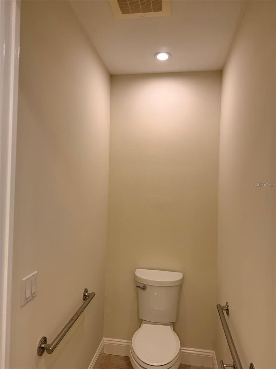 7702 LAKE VISTA CT #303 — photo 32
