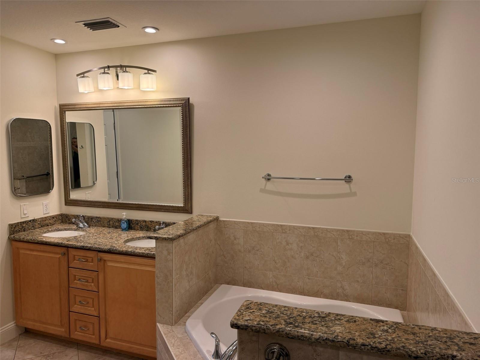 7702 LAKE VISTA CT #303 — photo 29