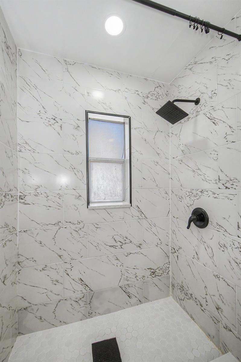 1001 QUEEN ST S — photo 14