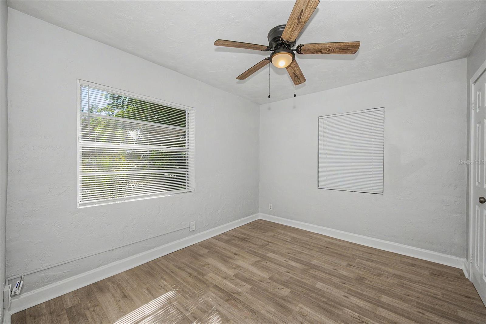1001 QUEEN ST S — photo 16