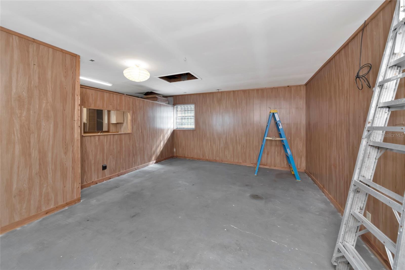 1351 MUSTANG ST — photo 31