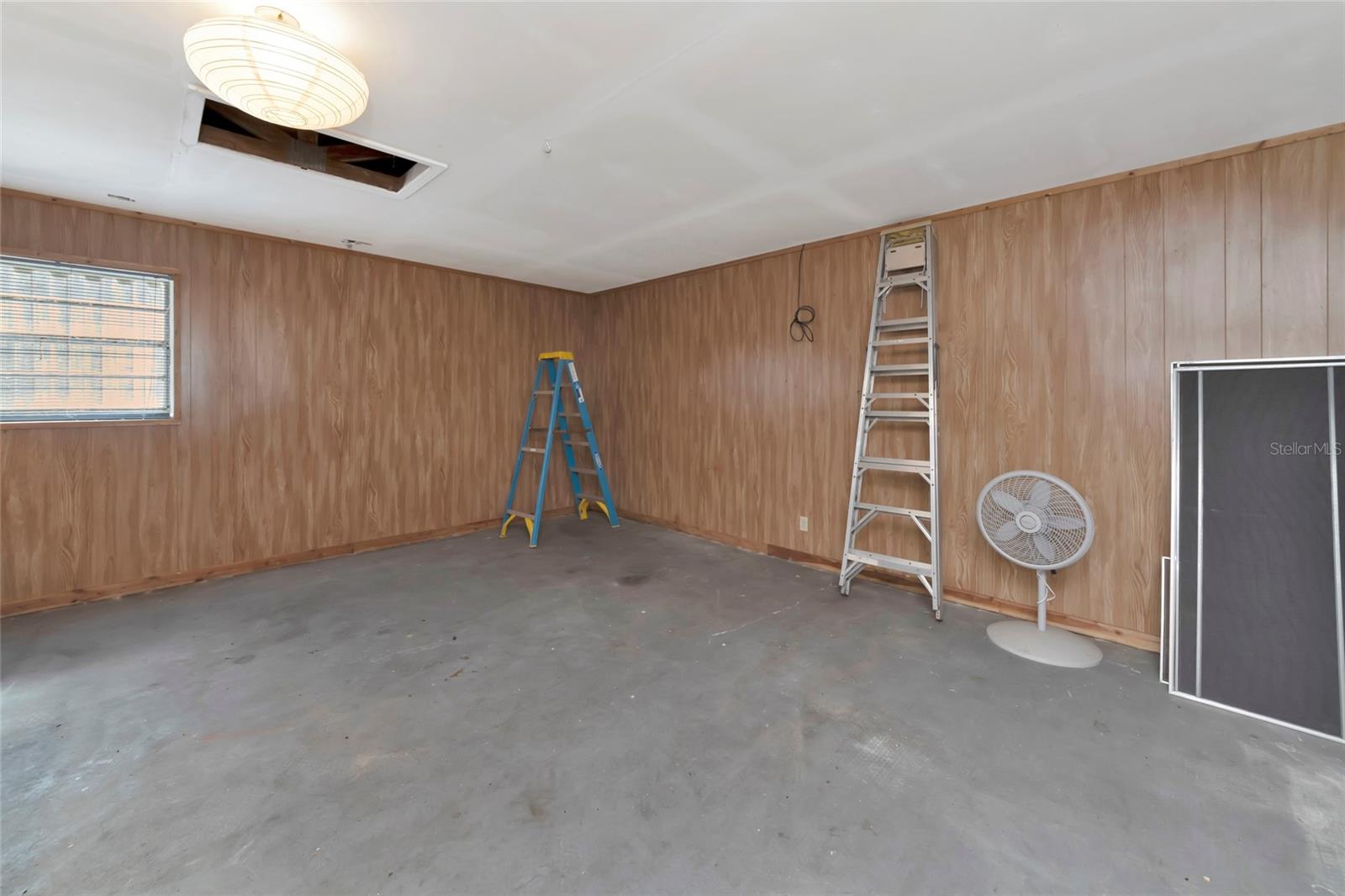1351 MUSTANG ST — photo 32