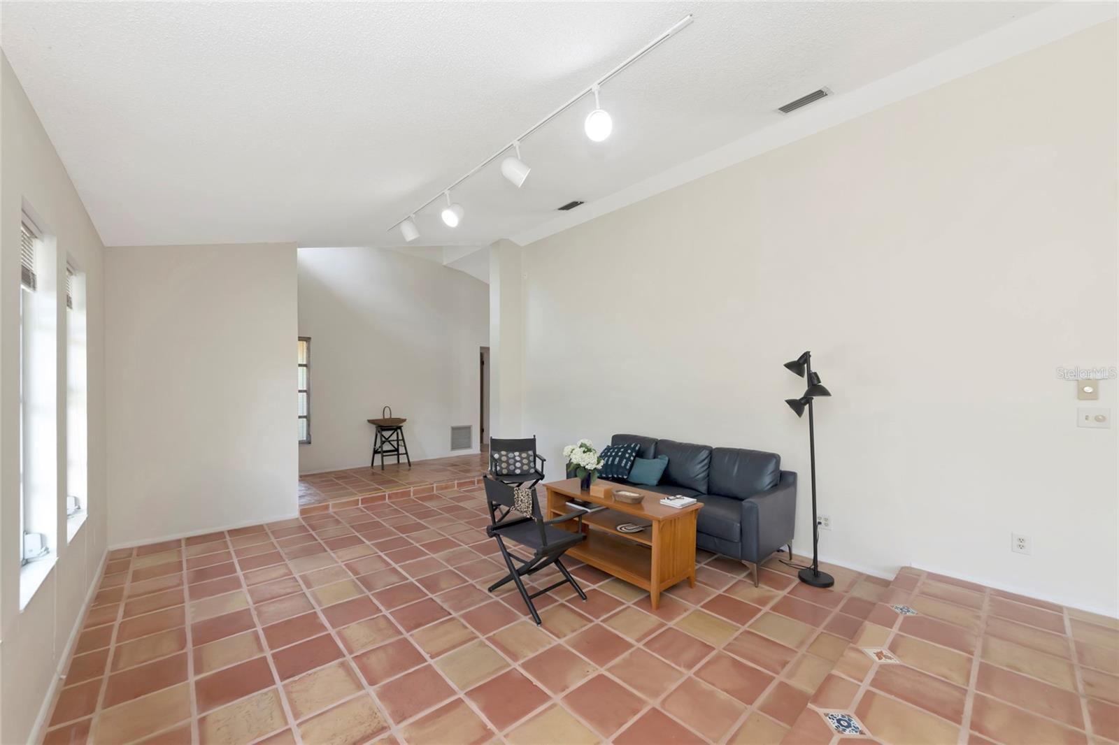 1351 MUSTANG ST — photo 4