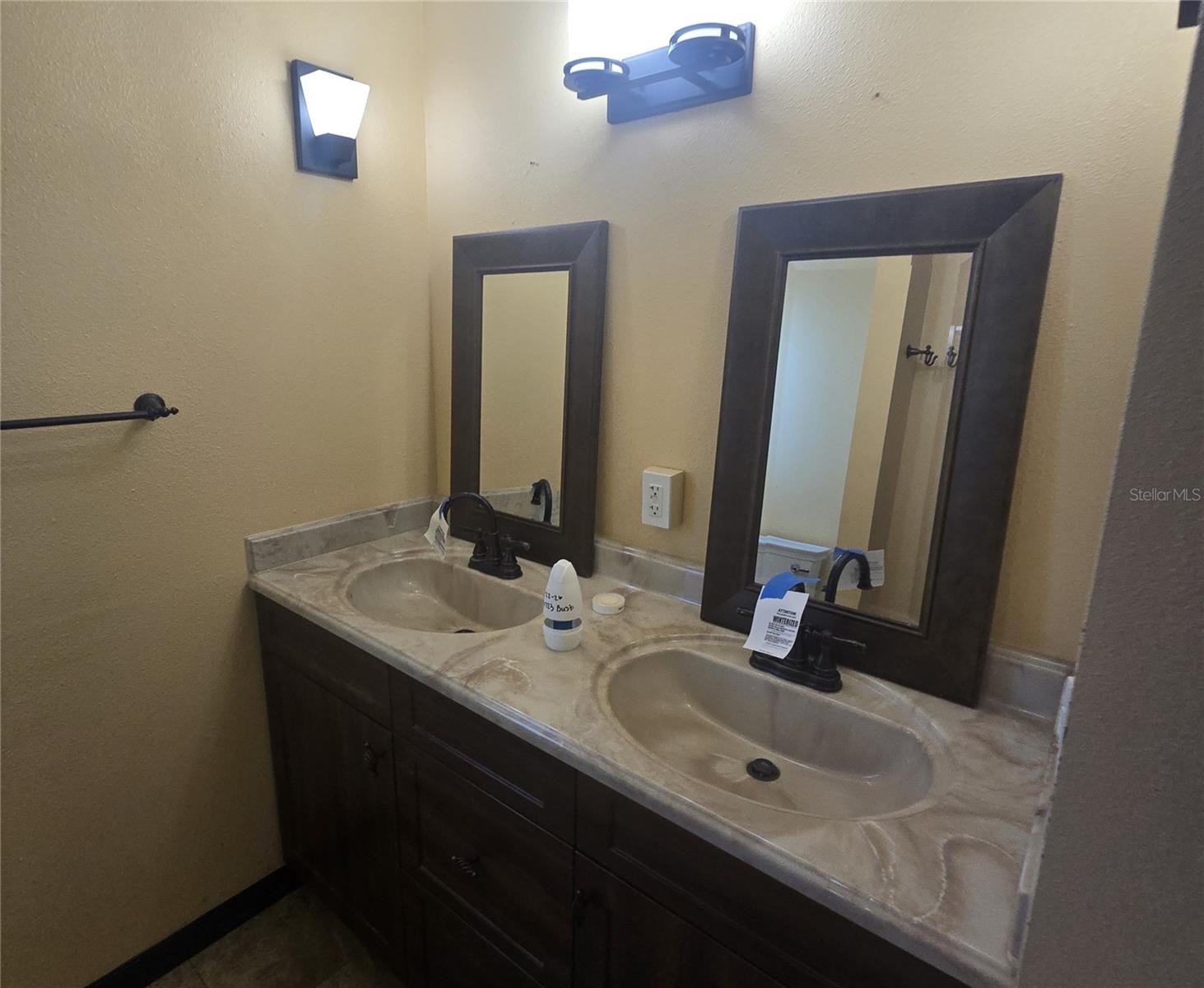 4723 BUSTI DR — photo 8