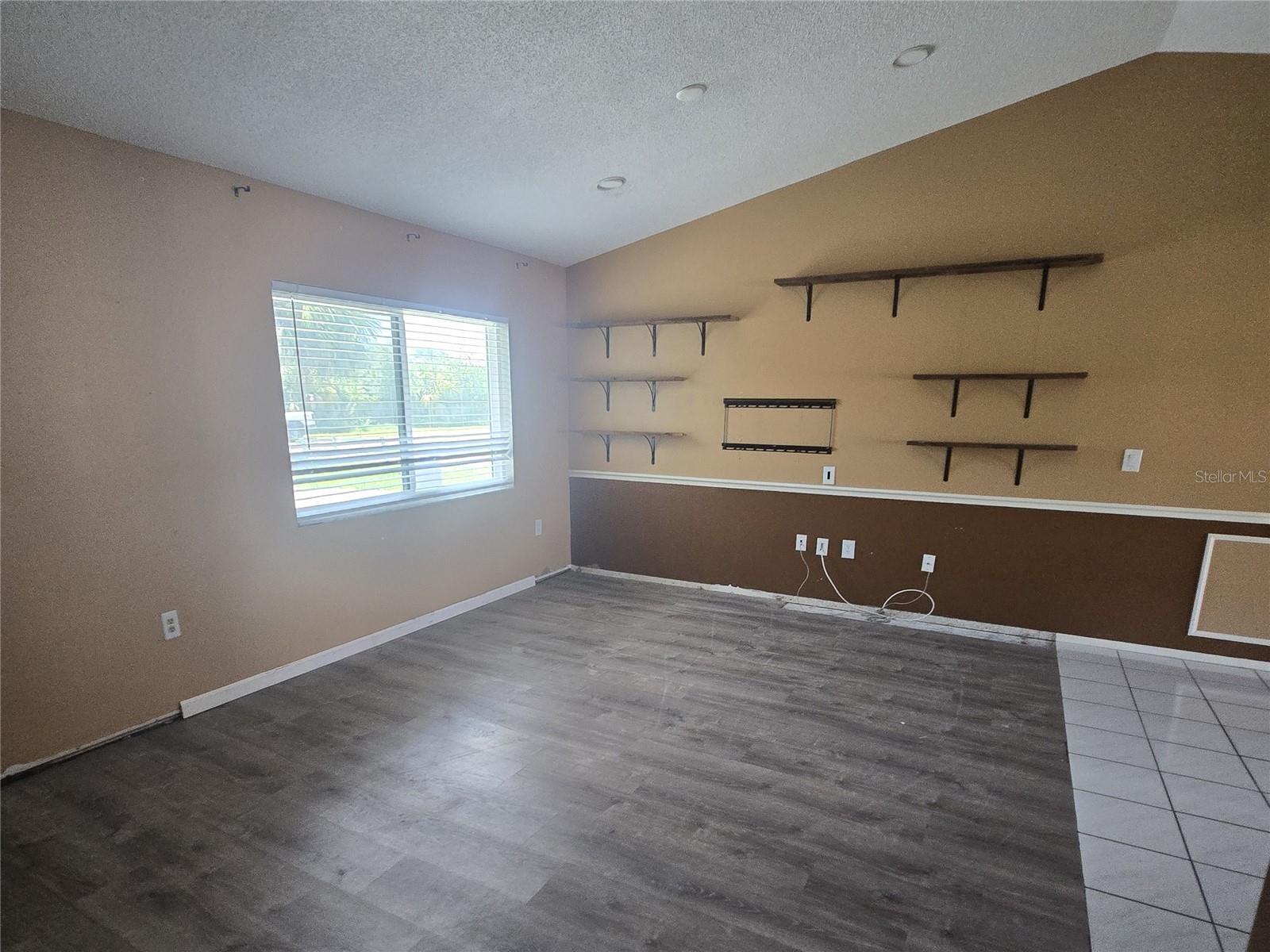 4723 BUSTI DR — photo 4