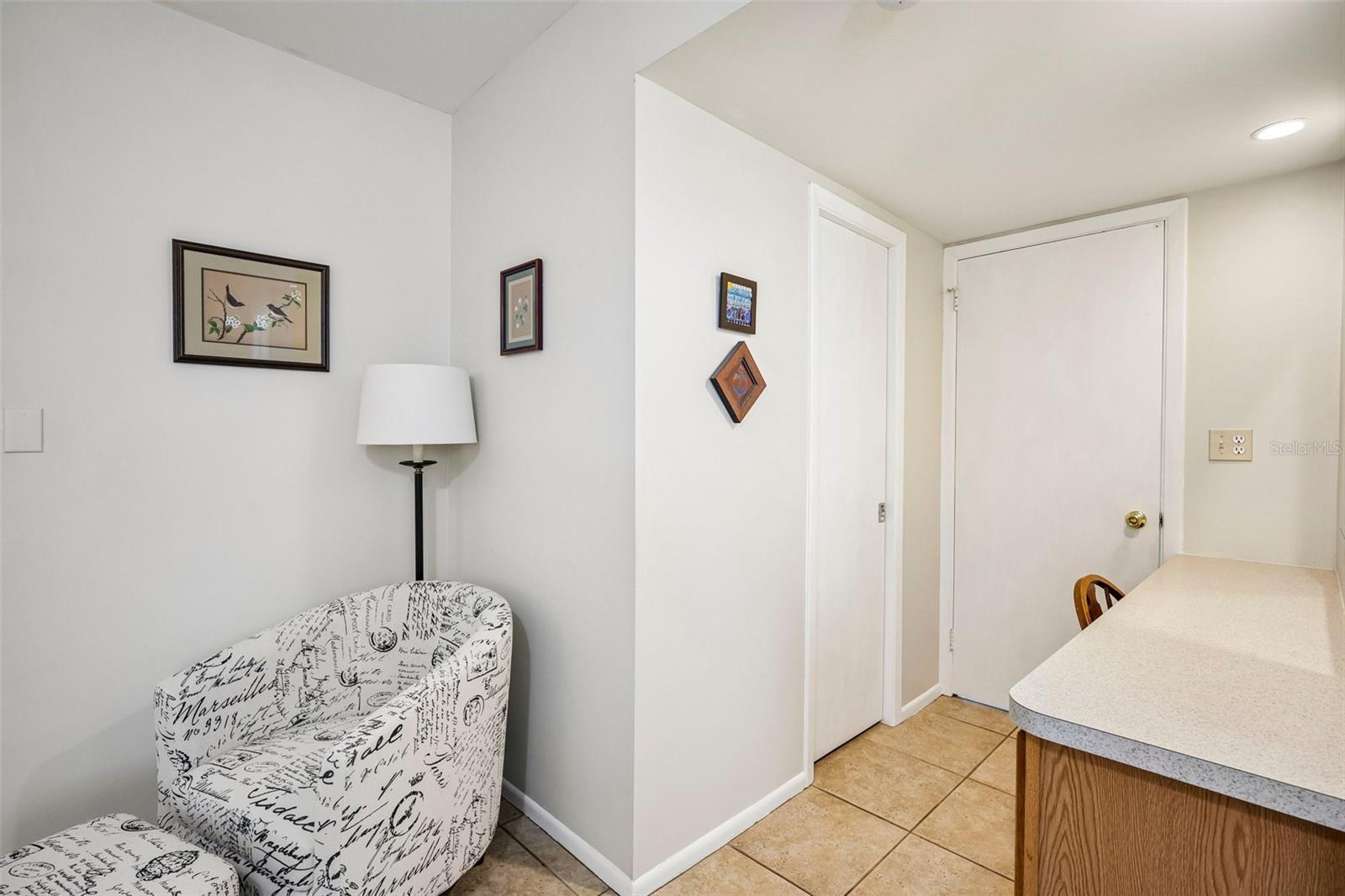 636 OAKMONT AVE — photo 23