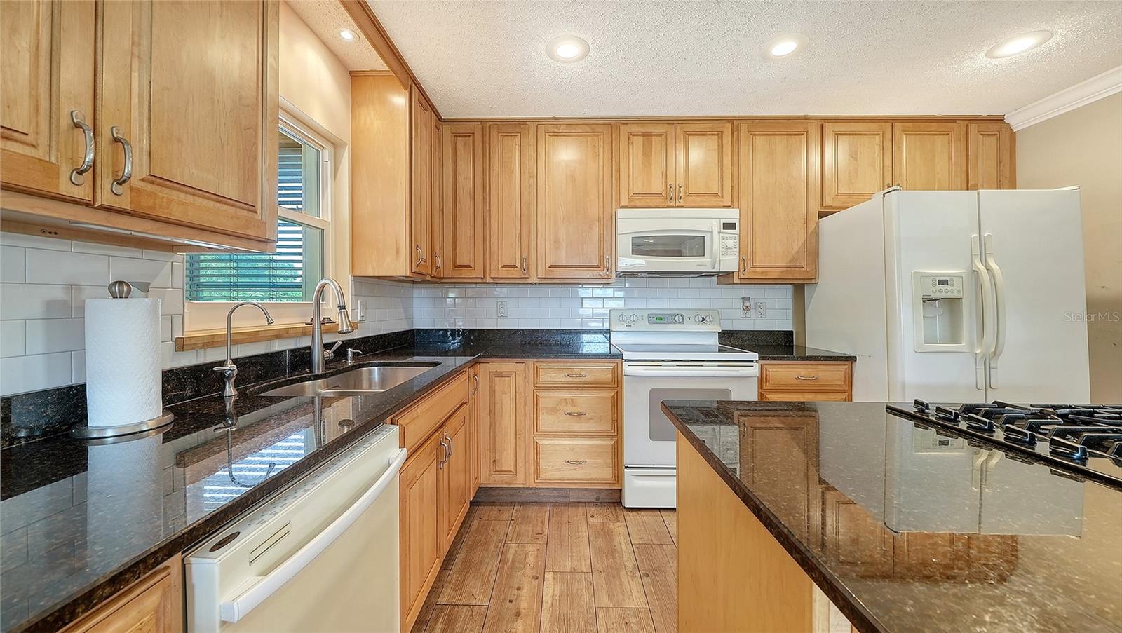 4090 GROVELAND AVE — photo 8
