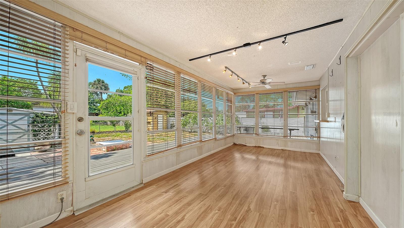 4090 GROVELAND AVE — photo 18