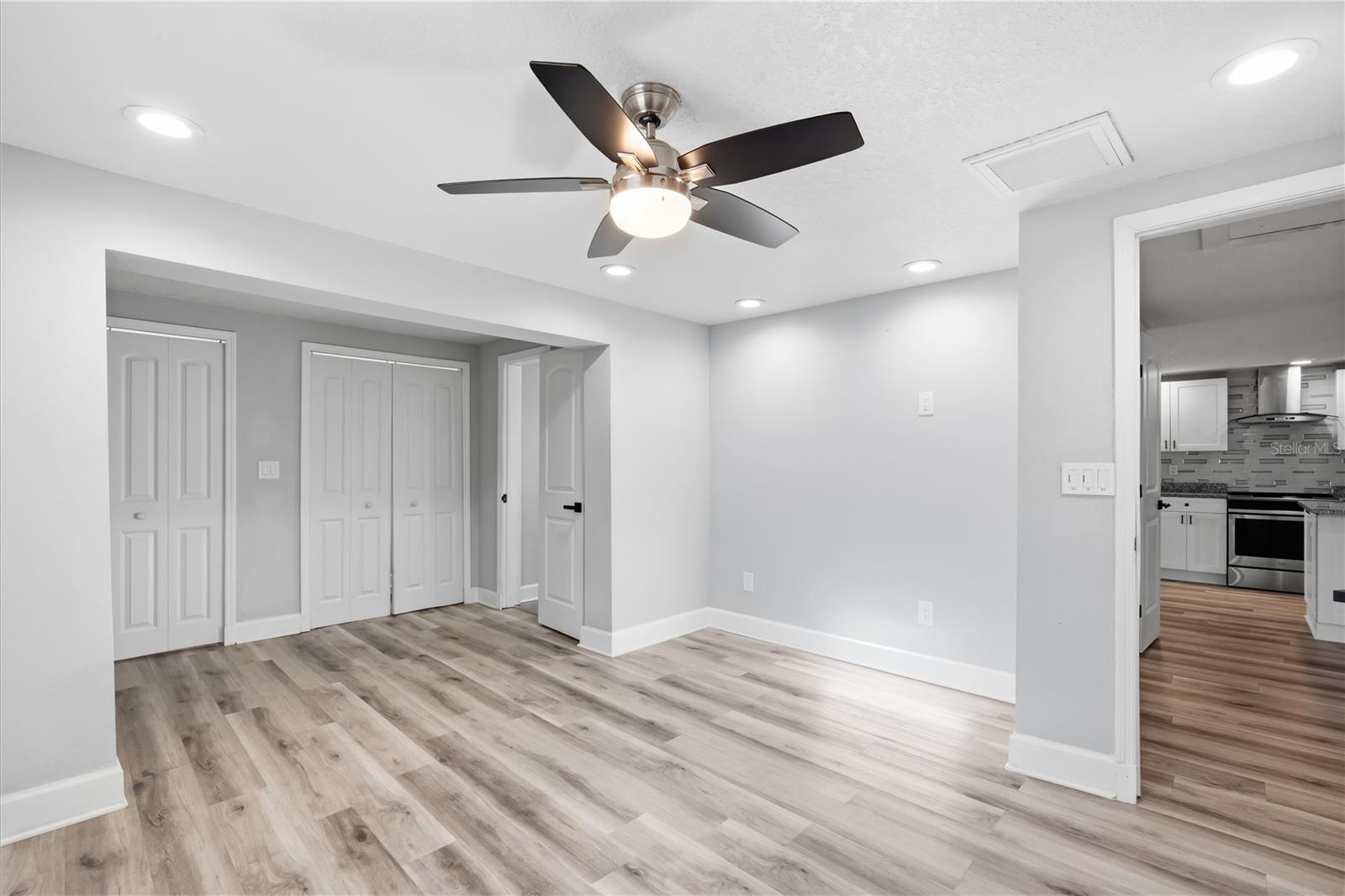 2707 W KENMORE AVE — photo 15