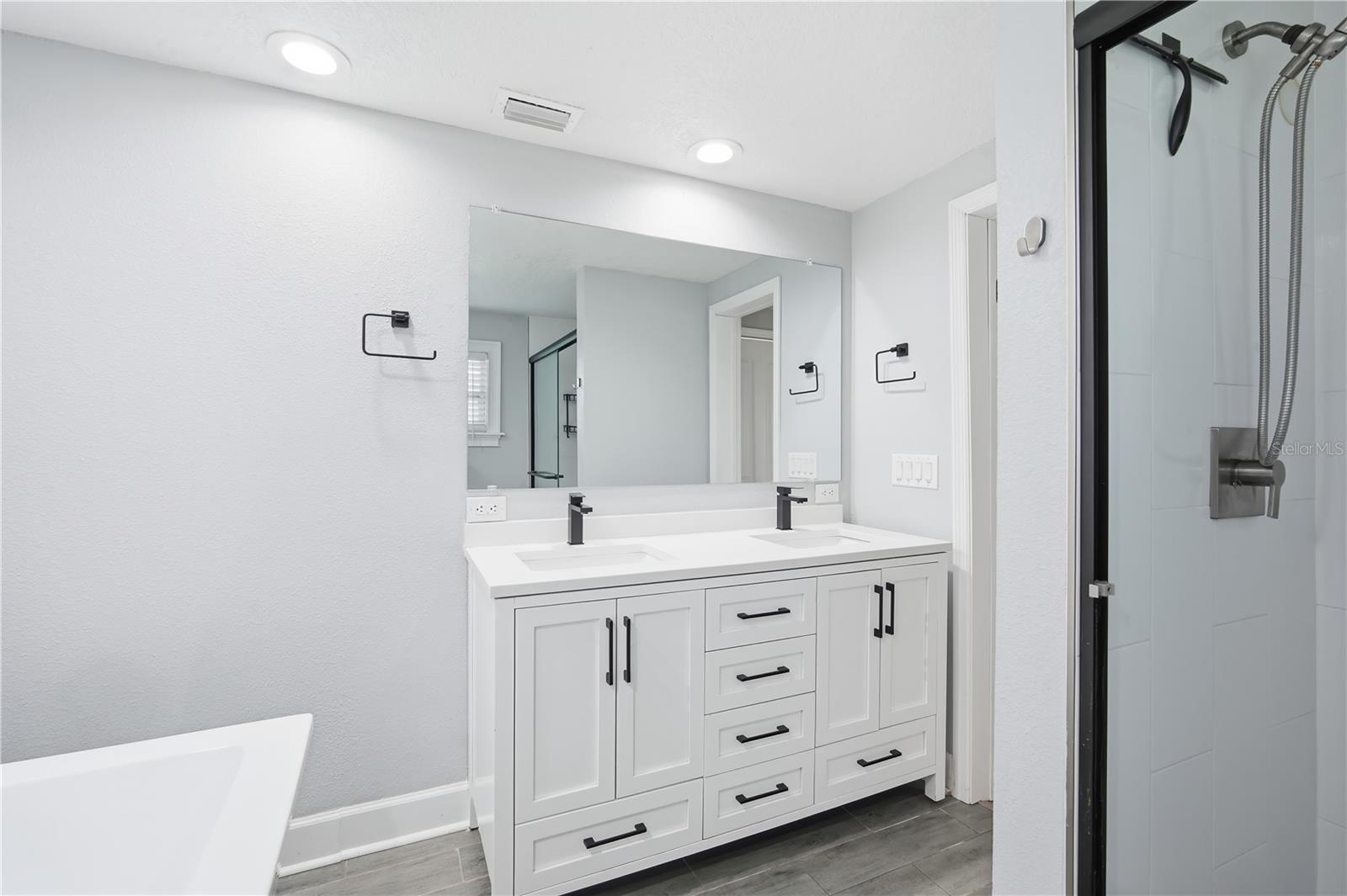 2707 W KENMORE AVE — photo 16
