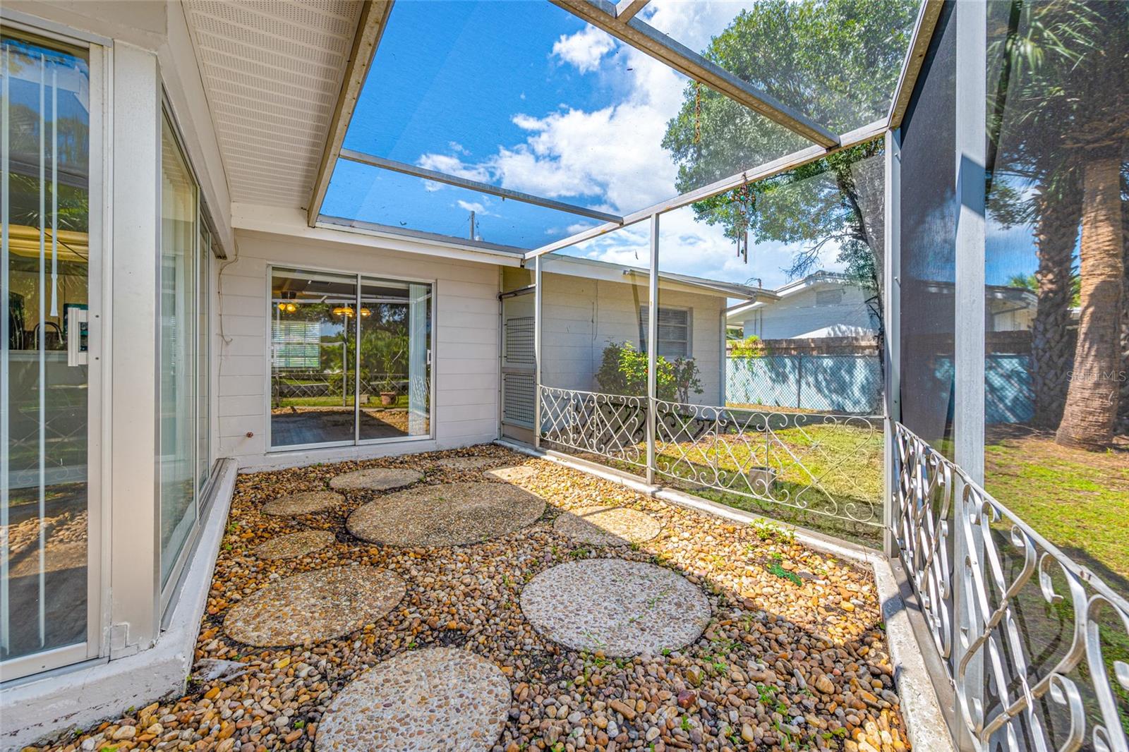 1367 INDIAN ROCKS RD S — photo 34