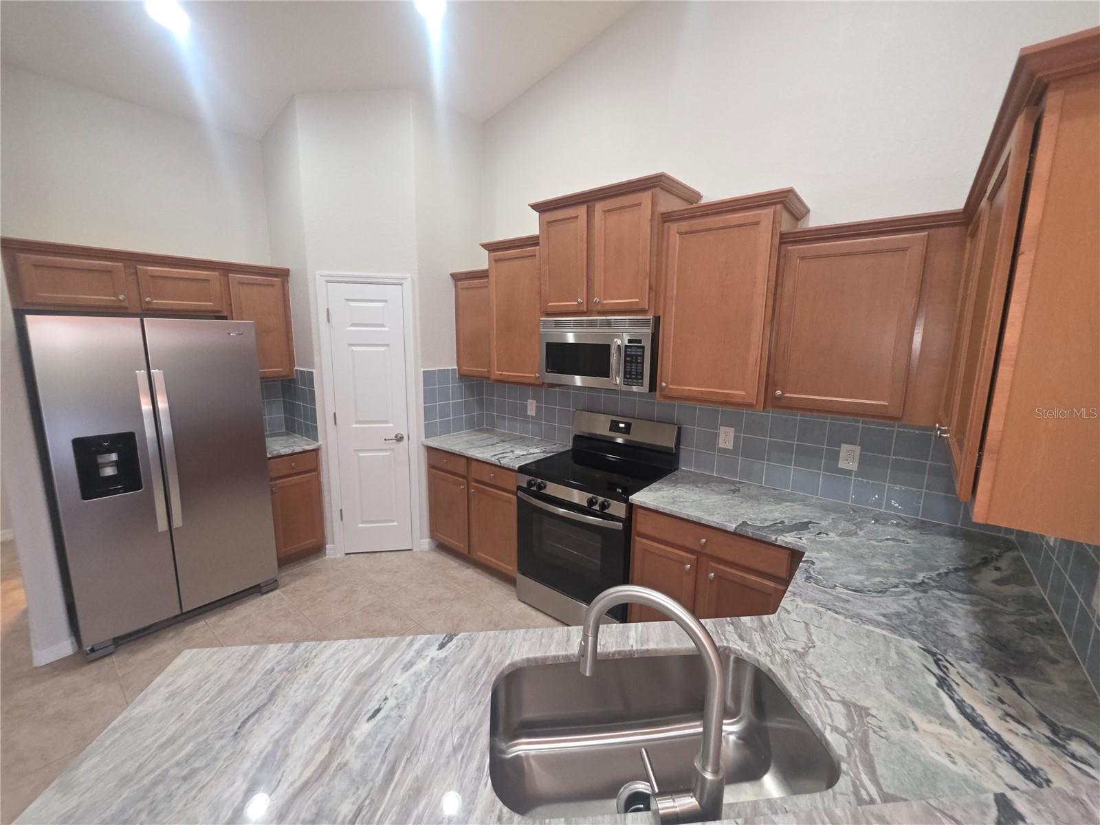5449 APPOMATTOX DR — photo 8