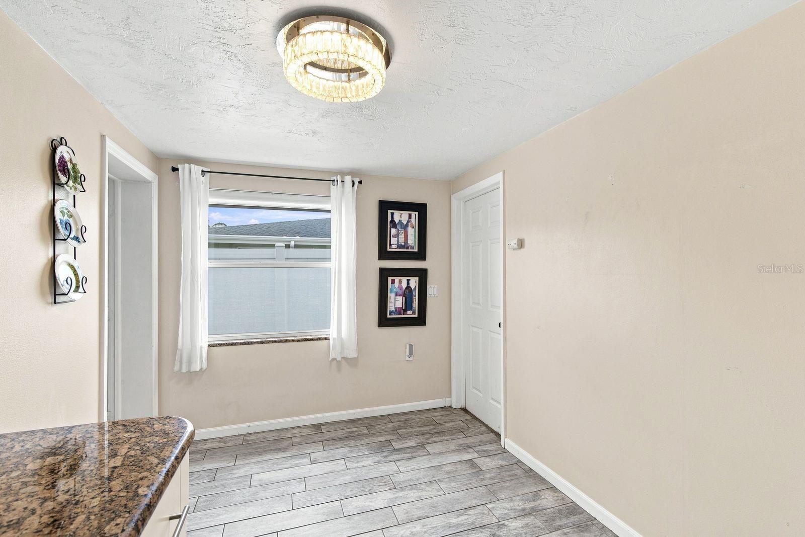 1324 CHANCELLOR DR — photo 16