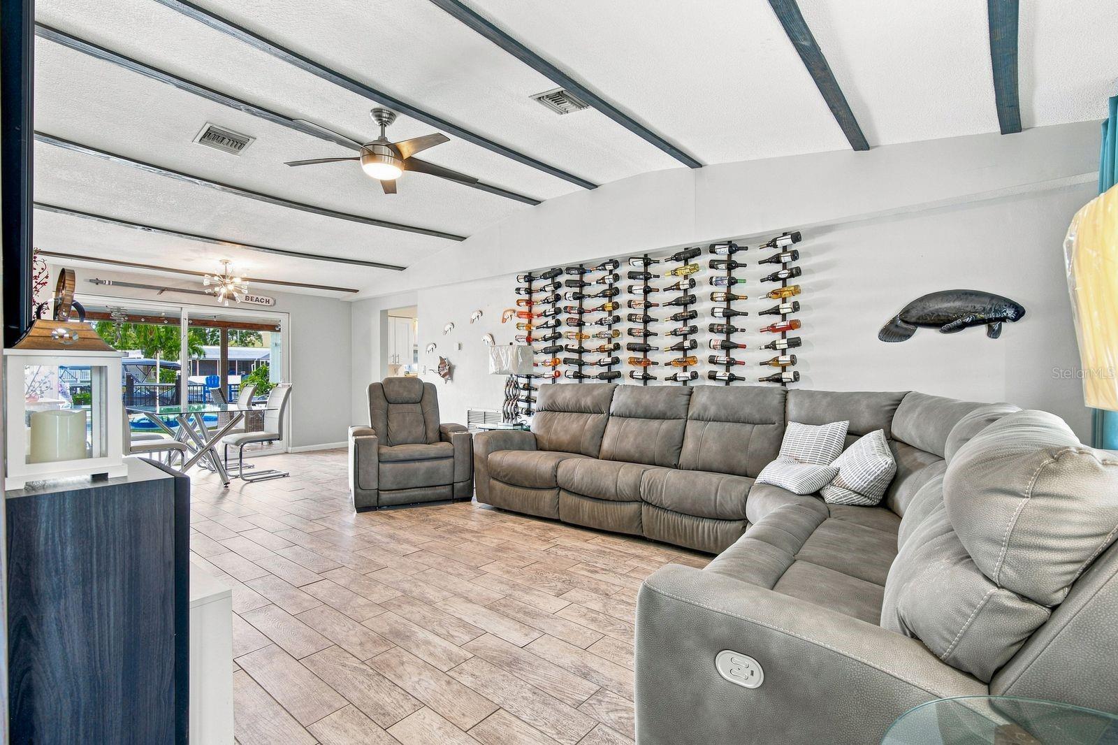 1324 CHANCELLOR DR — photo 8