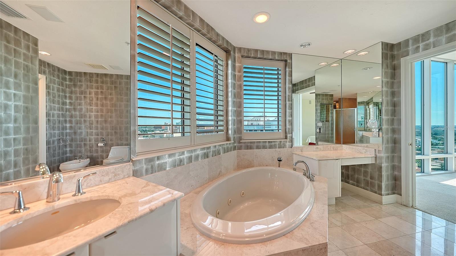340 S PALM AVE #101 — photo 29