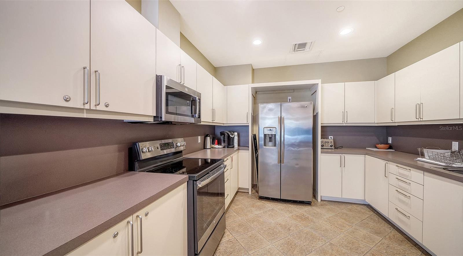 340 S PALM AVE #101 — photo 44
