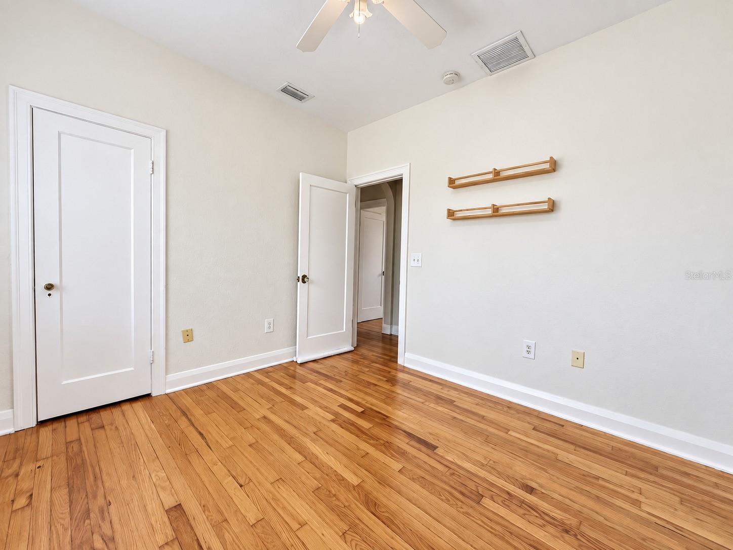 1919 W CARMEN ST — photo 18