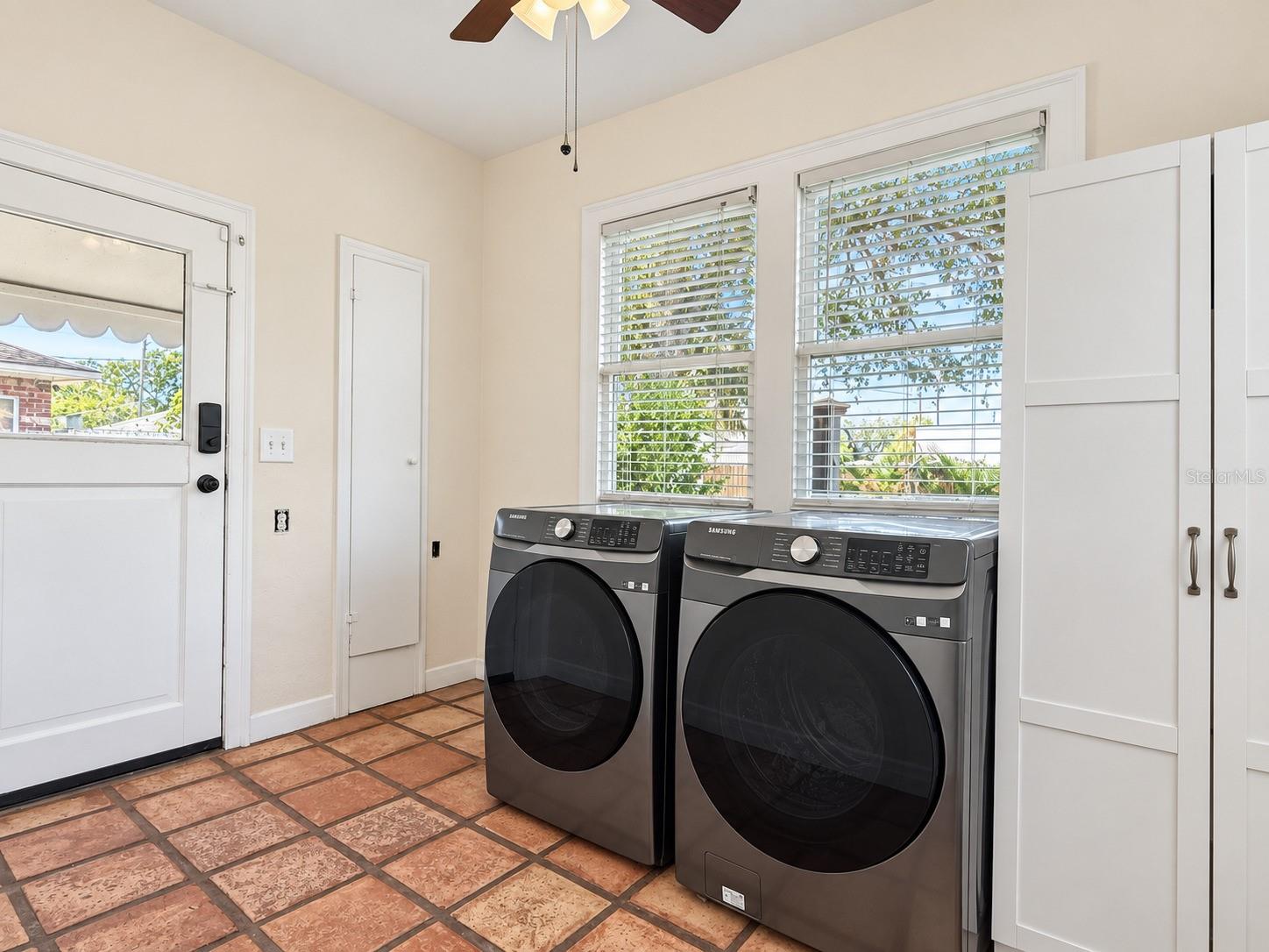 1919 W CARMEN ST — photo 24