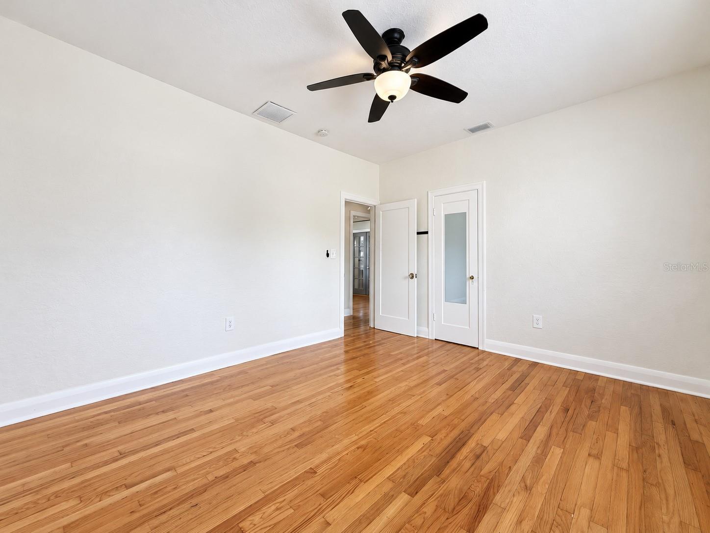 1919 W CARMEN ST — photo 15