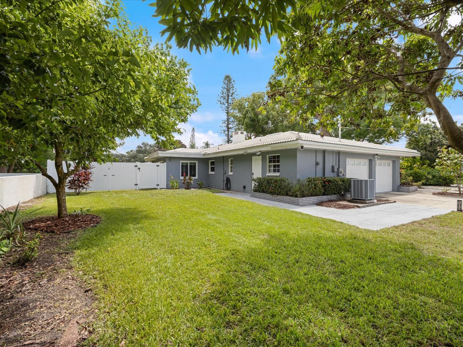 2100 MCKINLEY ST — photo 43