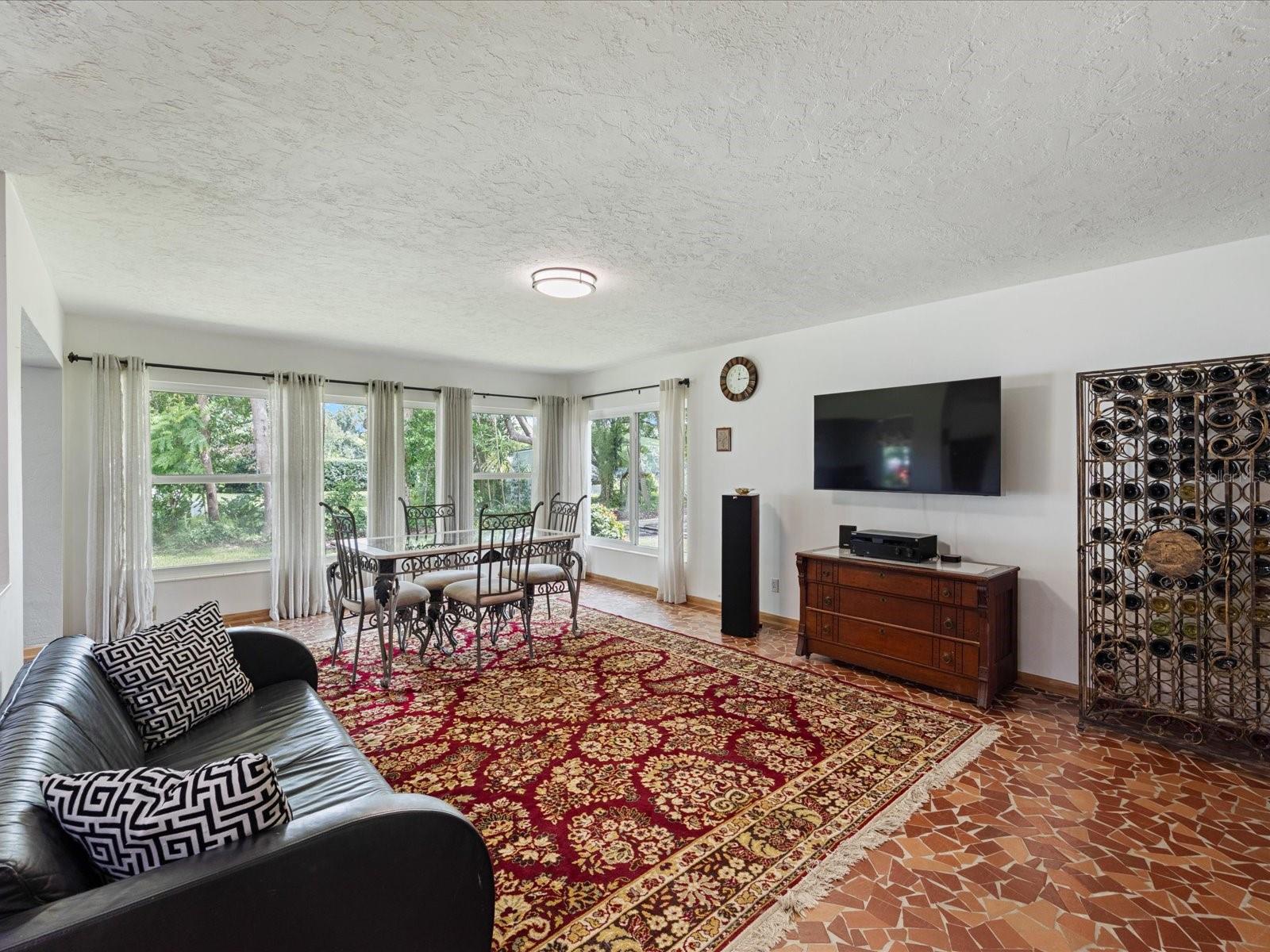 2100 MCKINLEY ST — photo 11