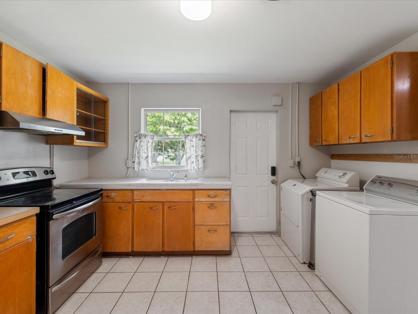 2100 MCKINLEY ST — photo 26
