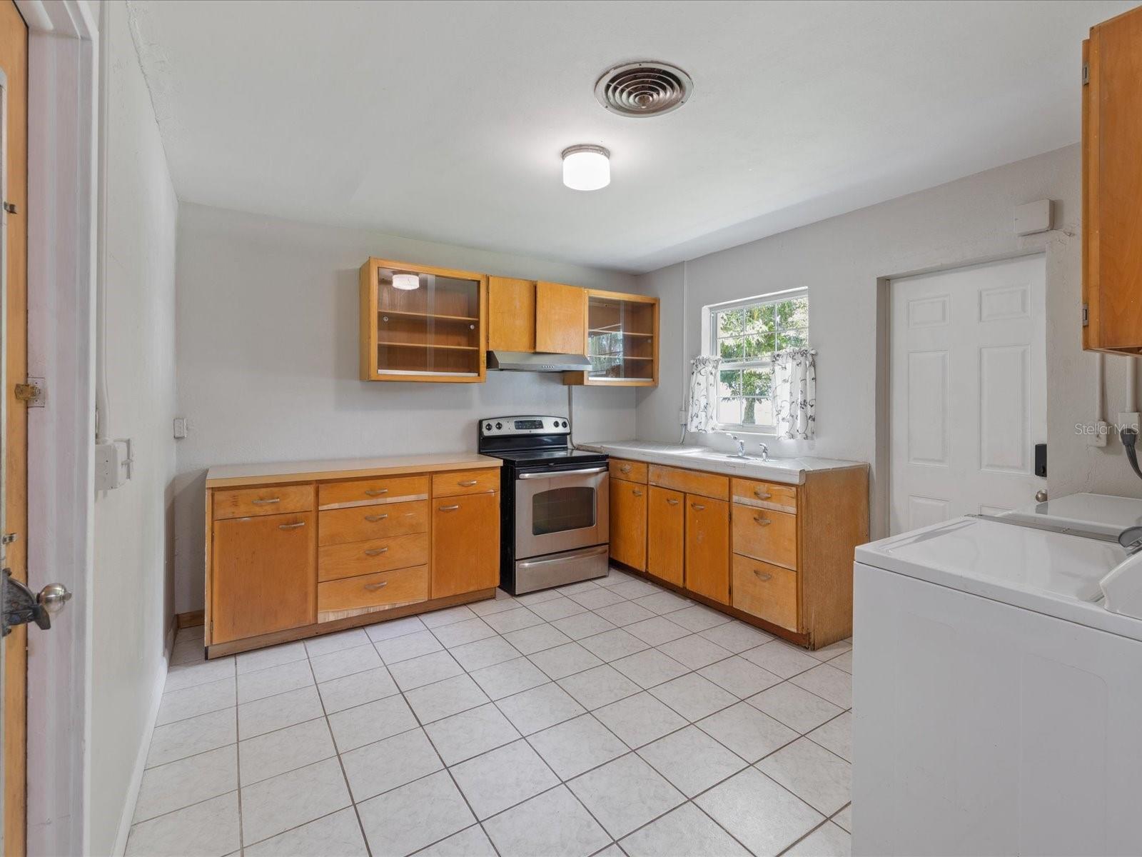 2100 MCKINLEY ST — photo 25