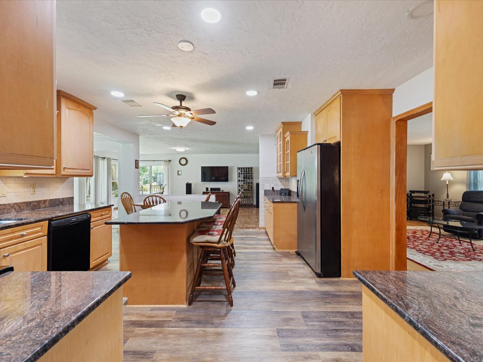 2100 MCKINLEY ST — photo 19