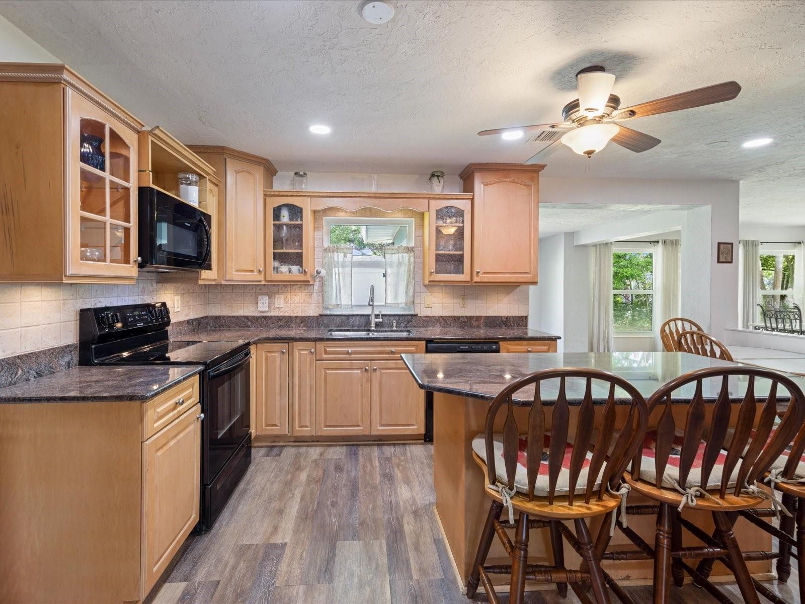 2100 MCKINLEY ST — photo 20