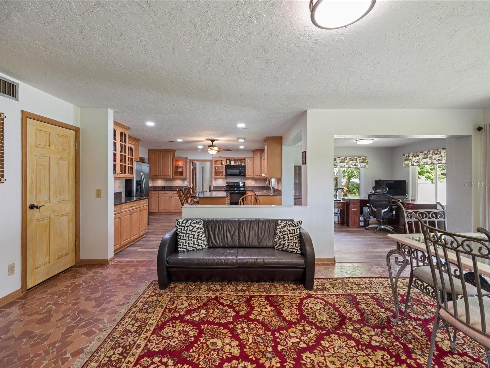 2100 MCKINLEY ST — photo 13