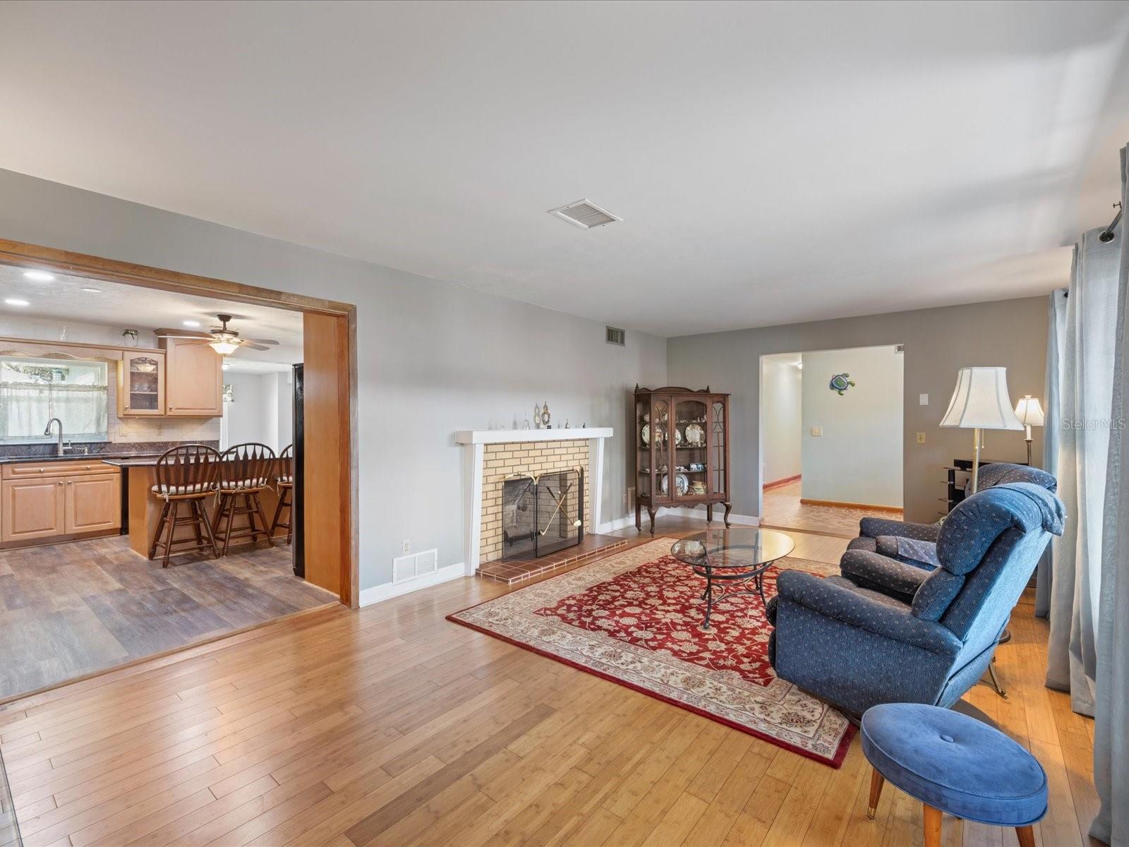 2100 MCKINLEY ST — photo 9