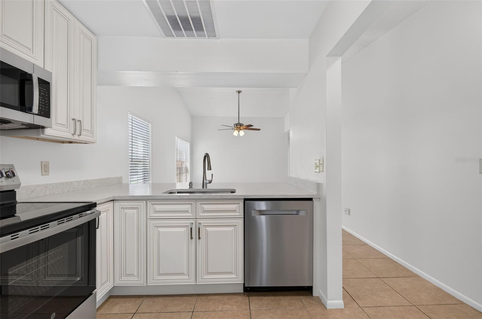7347 PARKSIDE VILLAS DR — photo 7