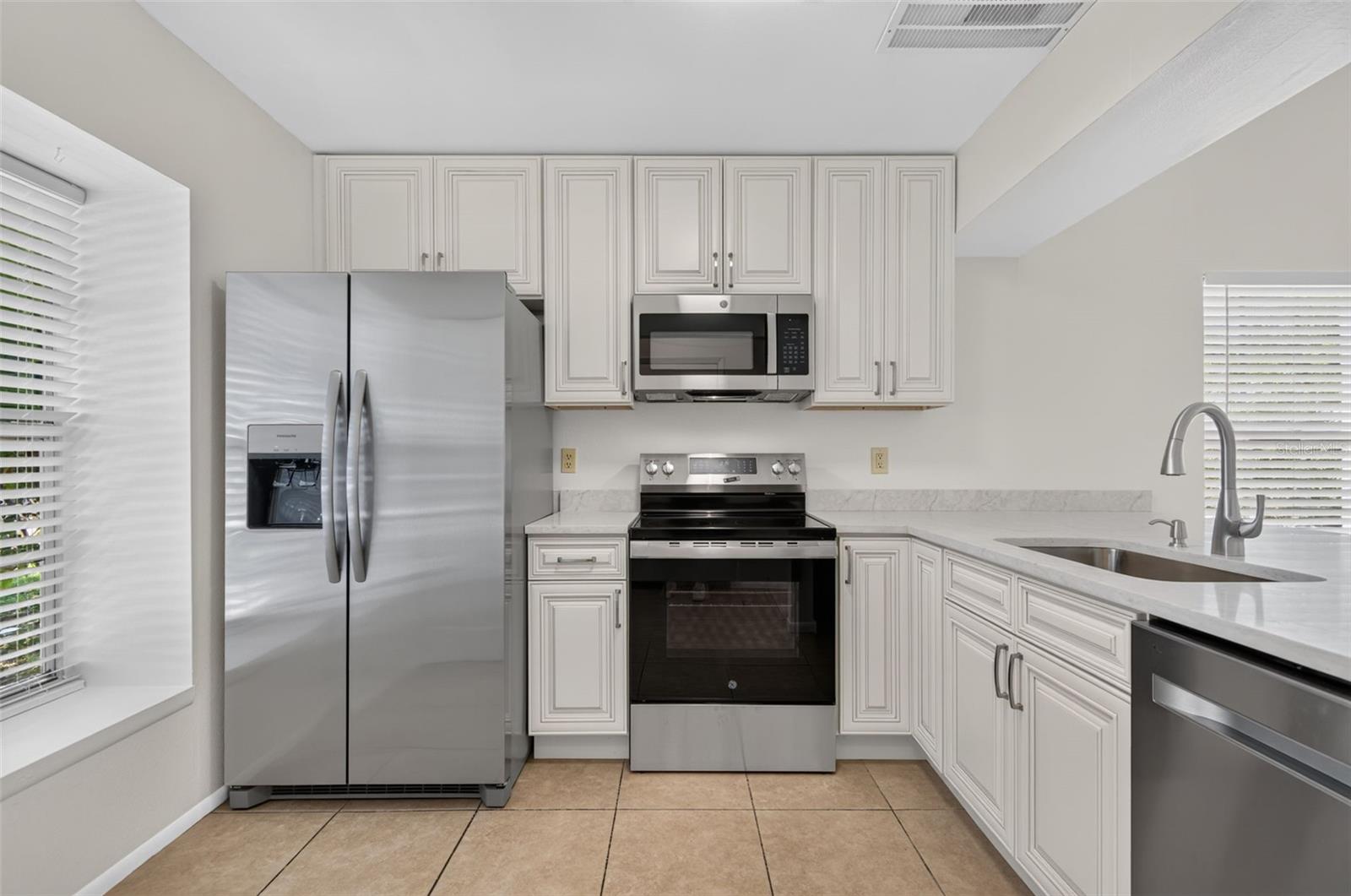 7347 PARKSIDE VILLAS DR — photo 4