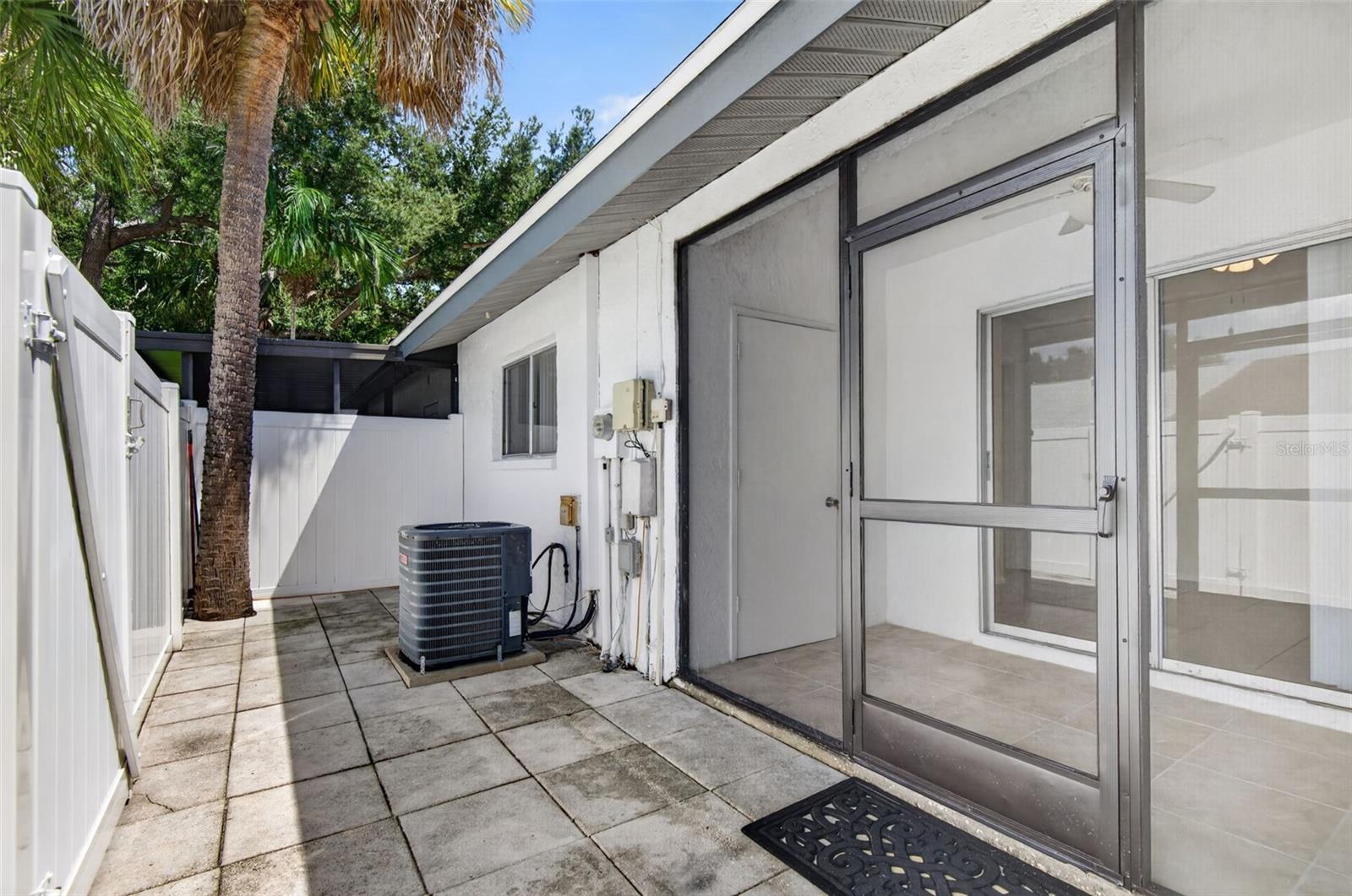 7347 PARKSIDE VILLAS DR — photo 34