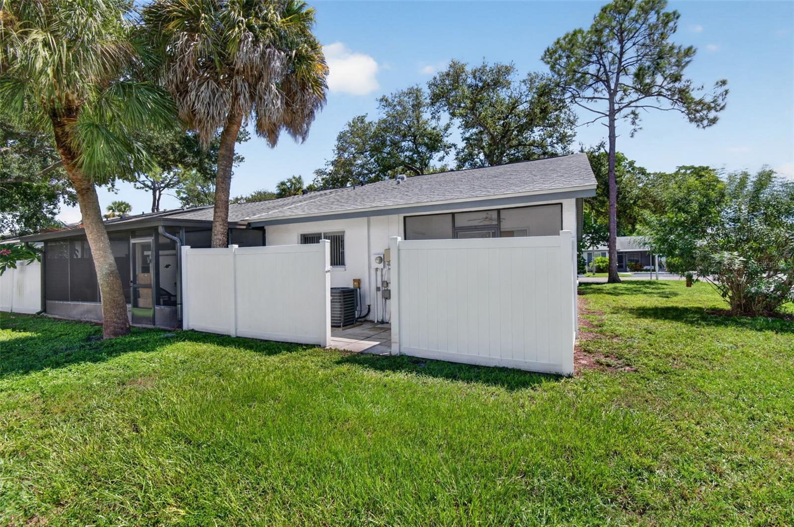 7347 PARKSIDE VILLAS DR — photo 36